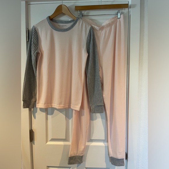 Yummie tummie pajamas, NWOT, pink and grey. Very soft, polyester. - Picture 1 of 2